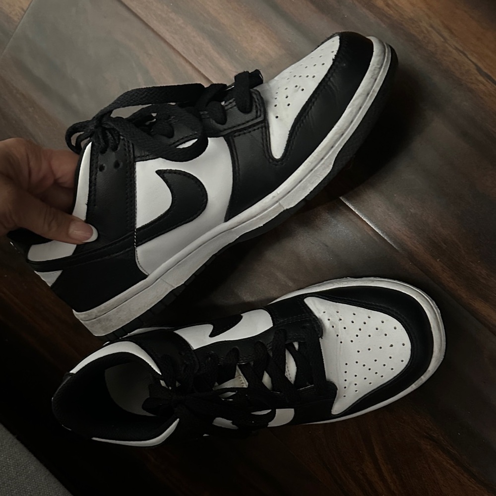6.5Y Black and White Nike Sneakers (barely worn) just dirty